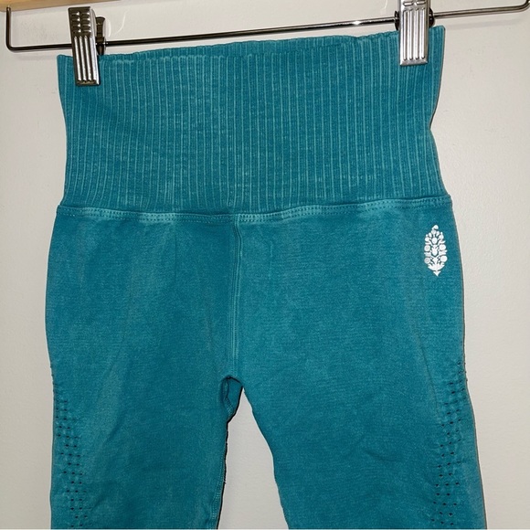 FP Movement Leggings Size XS/S Turquoise Rib Stretch High-Rise Good Karma Crop - Picture 7 of 14